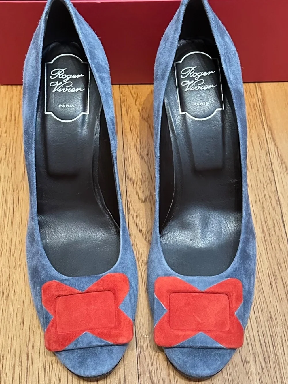 Roger Vivier , Belle de Nuit, grey & red suede, Never worn, size EU 40 orig box